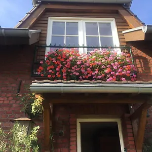 Apartment Haus Rothenstein, Ruhige Fewo, Ca. 10 Min. Zu Messe Und Flughafen, Meerbusch